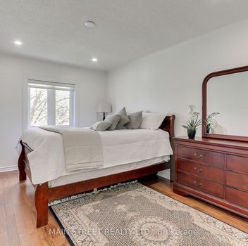 Single Family 898 Stonehaven Avenue  Newmarket For Sale