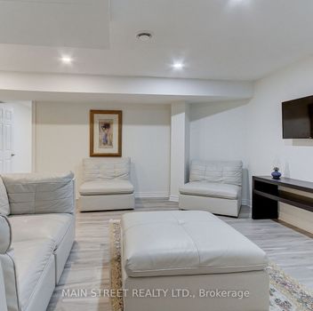 Single Family 898 Stonehaven Avenue  Newmarket For Sale