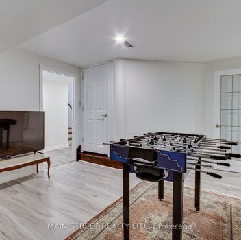 Single Family 898 Stonehaven Avenue  Newmarket For Sale