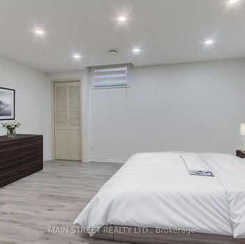 Single Family 898 Stonehaven Avenue  Newmarket For Sale