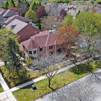 Single Family 898 Stonehaven Avenue  Newmarket For Sale