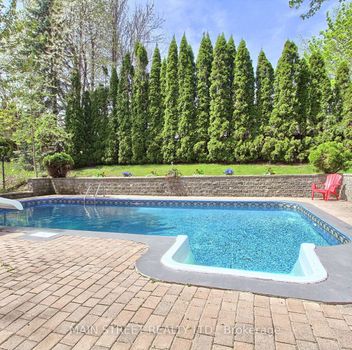 Single Family 898 Stonehaven Avenue  Newmarket For Sale