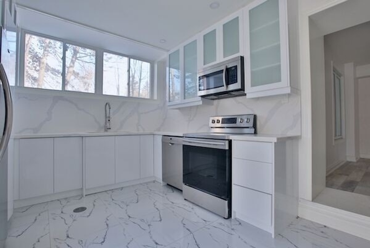 Residential 10 Silverdale Cres Toronto For Lease