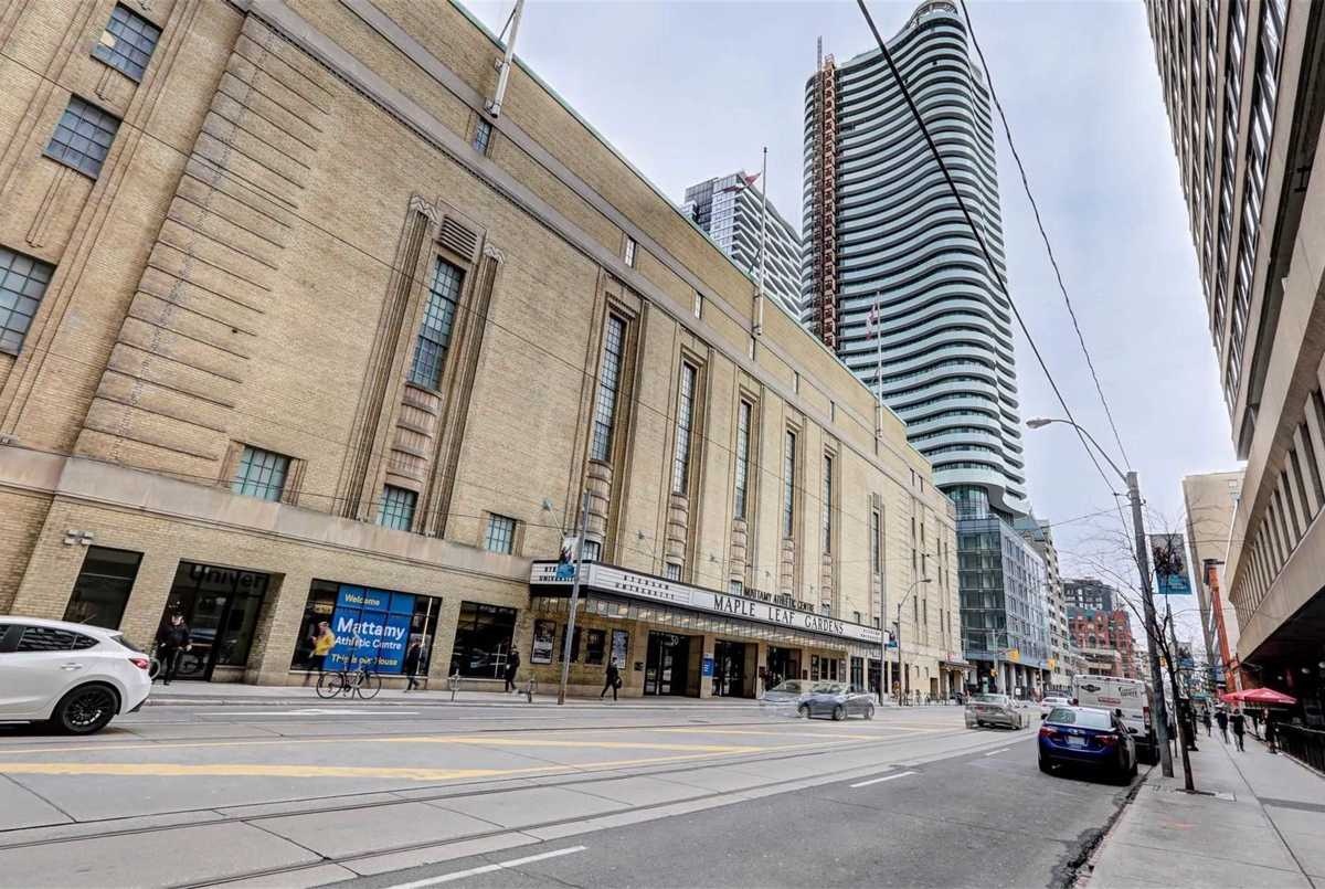 45 Carlton St Toronto AGENT ON DUTY