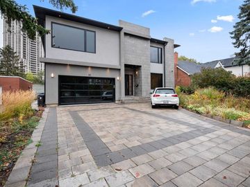 86 Upper Canada Dr