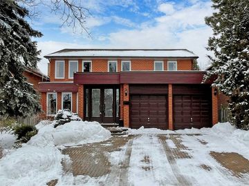 21 Mossgrove Tr