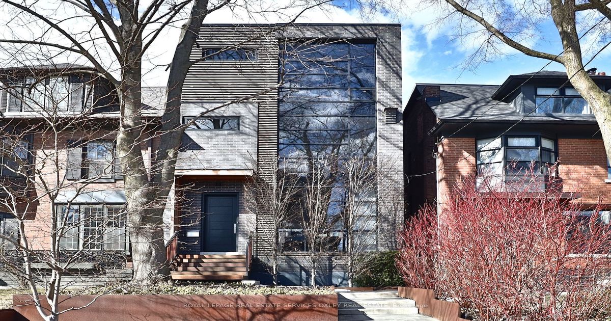 76 Roxborough St W Toronto
