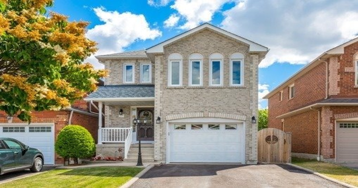 49 Glenmore Dr Whitby