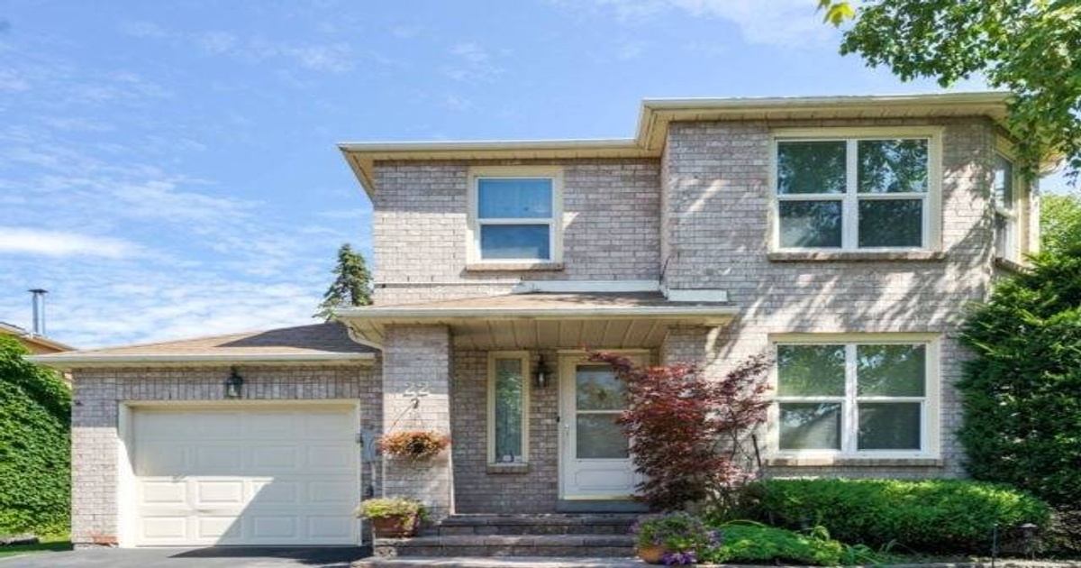 22 Carnelly Cres Ajax