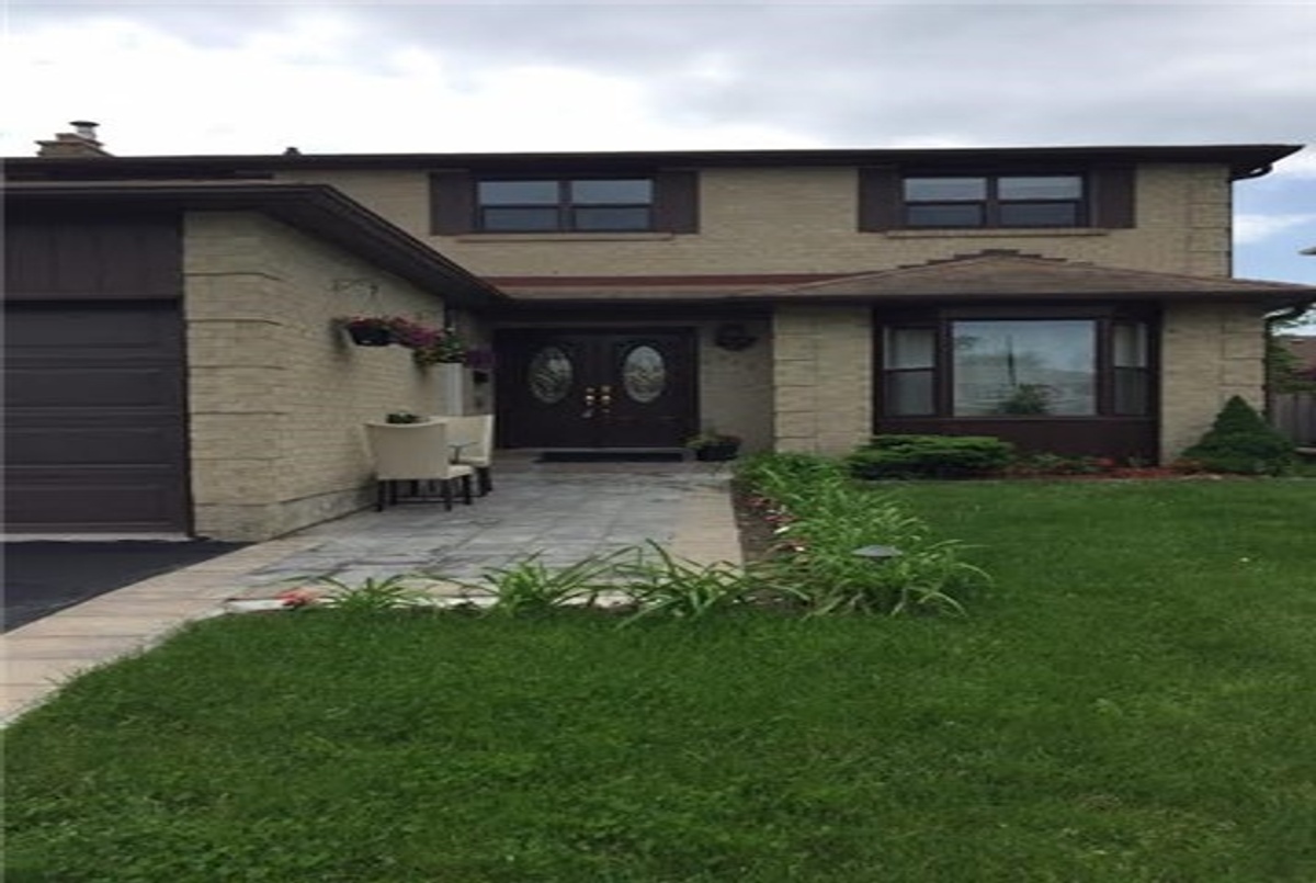 Residential 516 Bristol Rd S Newmarket For Lease