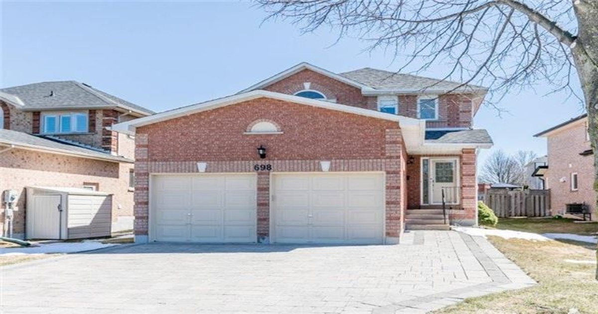 698 College Manor Dr Newmarket