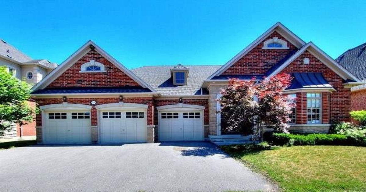 35 Cook's Mill Cres Vaughan