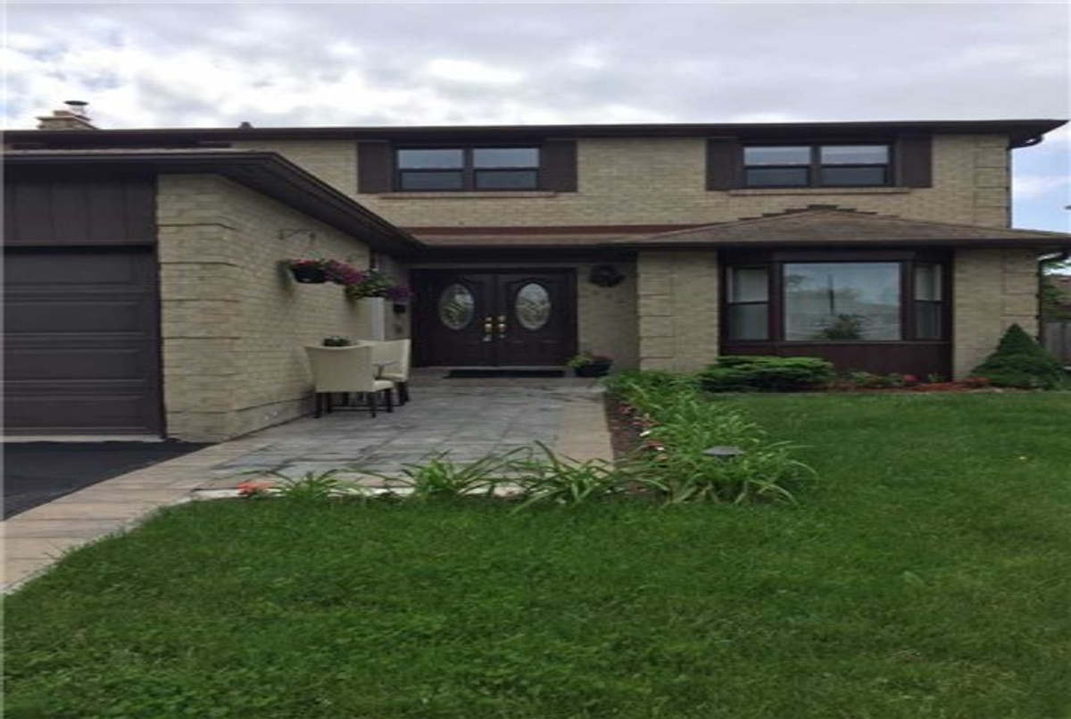 Residential 516 Bristol Rd Newmarket For Lease