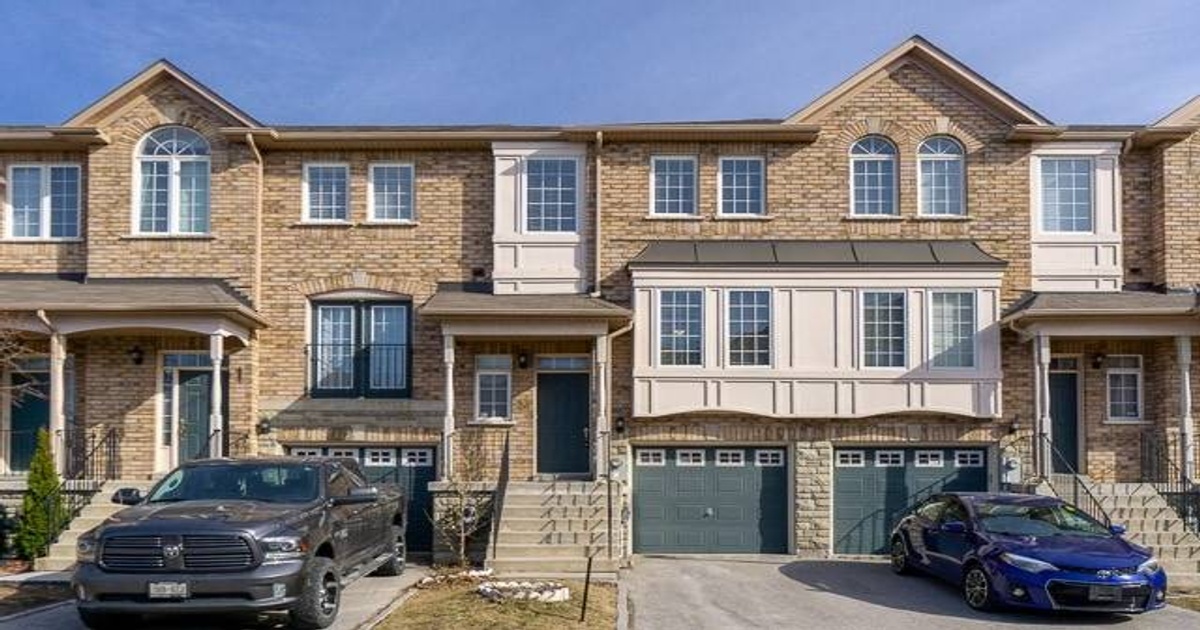19 Foxchase Ave Vaughan