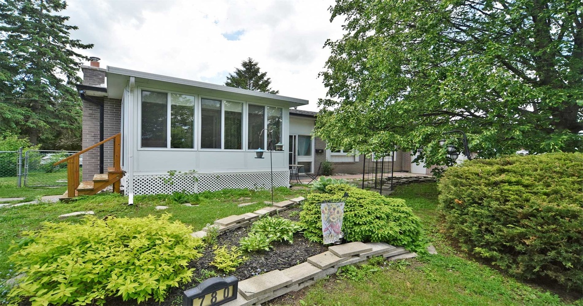 780 Greenfield Cres Newmarket