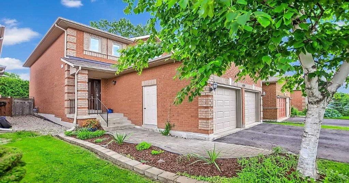634 College Manor Dr Newmarket