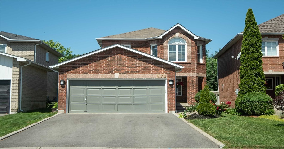 671 College Manor Dr Newmarket
