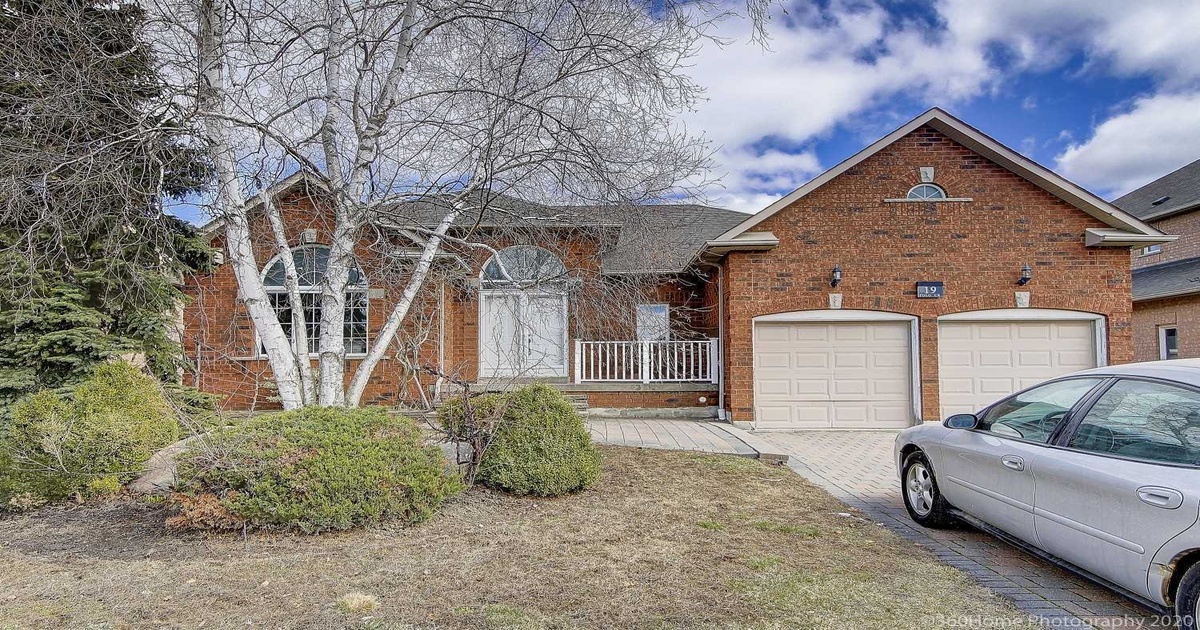 19 Polo Cres Vaughan