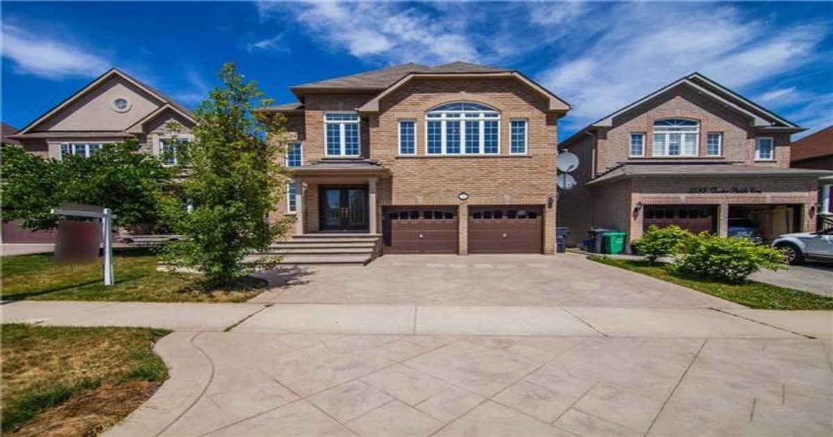 5584 Doctor Peddle Cres Mississauga