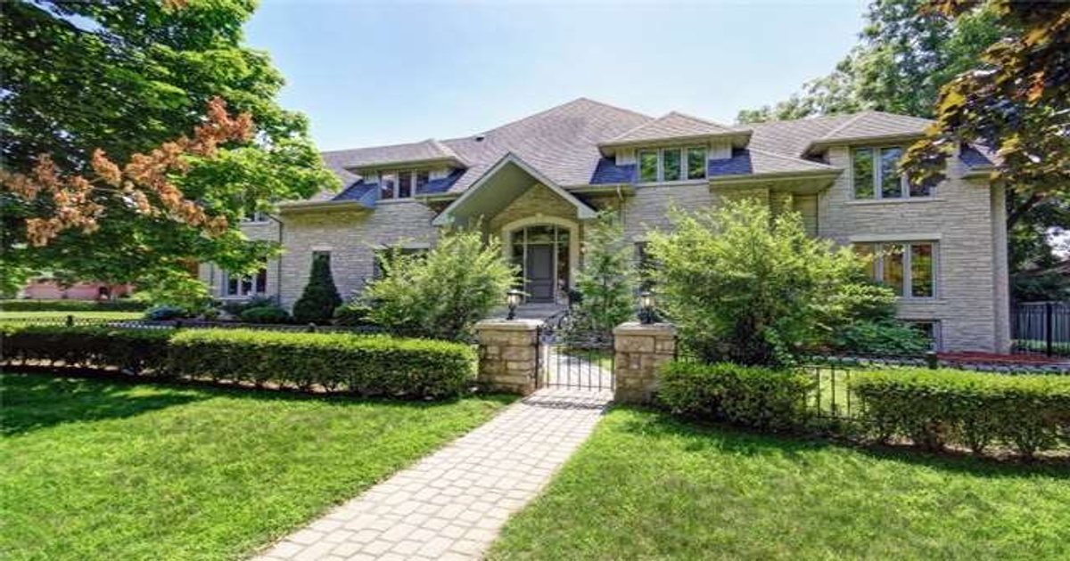 1390 Meadow Green Crt Mississauga