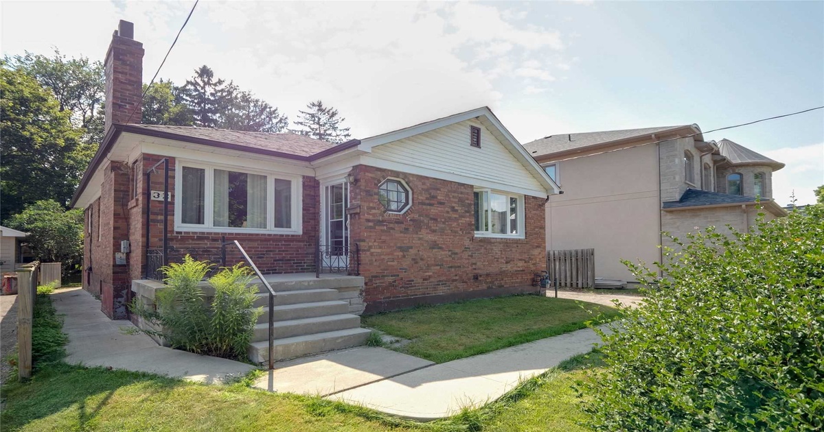32 Maple Ave S Mississauga