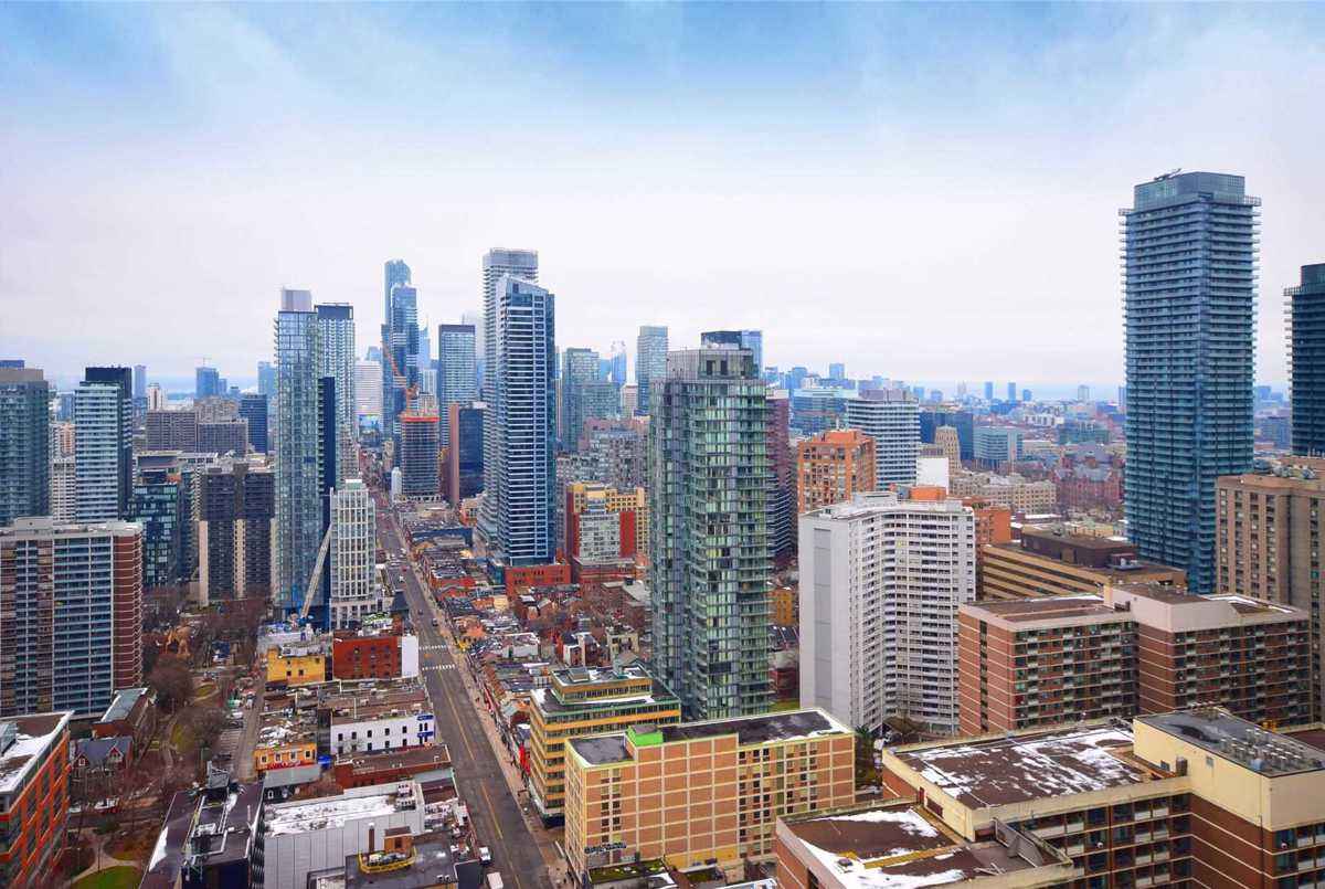 1 Bloor St Toronto AGENT ON DUTY